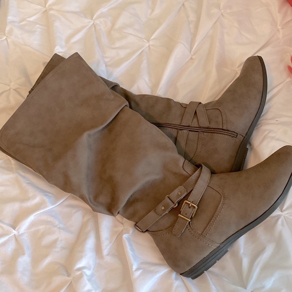 Brand new brown wide calf faux suede boots!  Size 7.5 wide! - Picture 3 of 5
